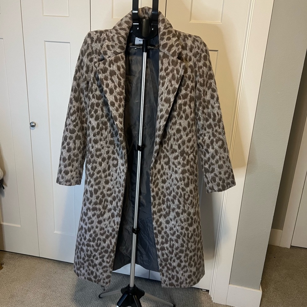 Old Navy Women's Gray Leopard Teddy Jacket